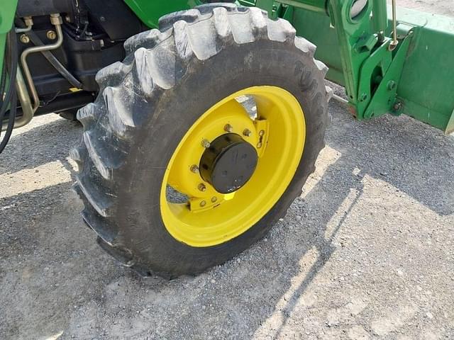 Image of John Deere 5325 equipment image 4