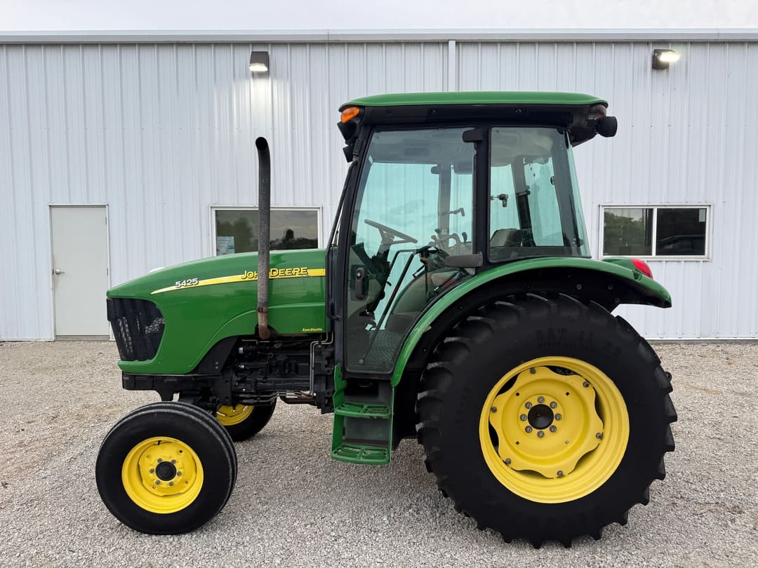Image of John Deere 5425 Primary image