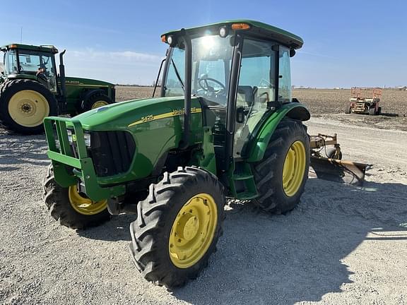 Image of John Deere 5425 equipment image 1