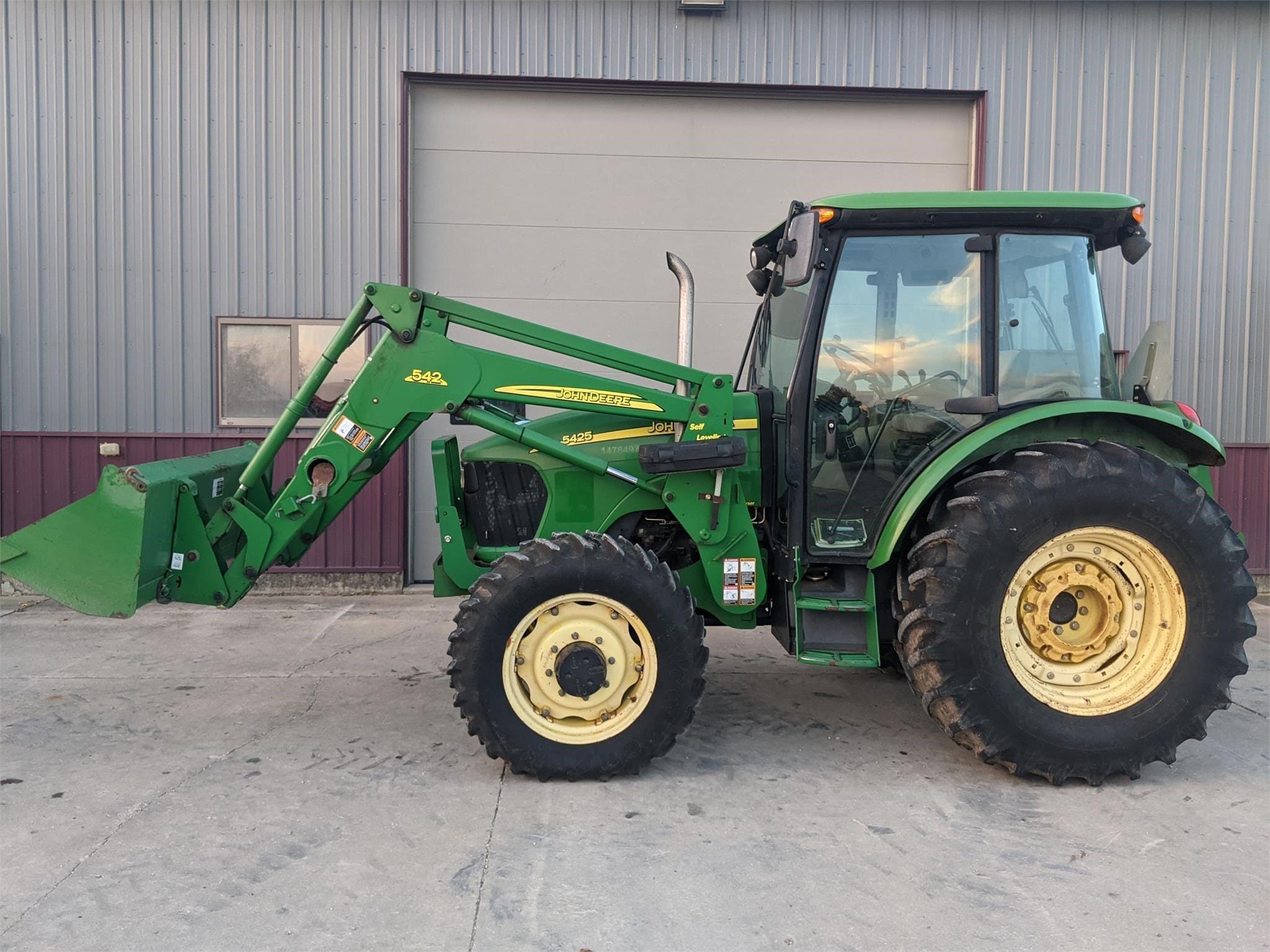 2008 John Deere 5425 Equipment Image0
