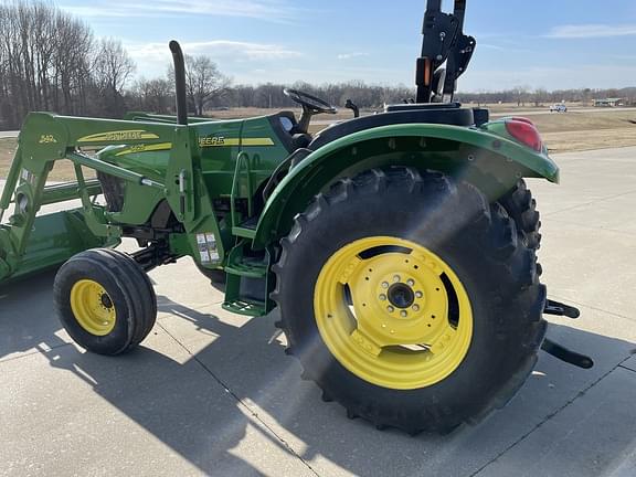 Image of John Deere 5425 equipment image 1