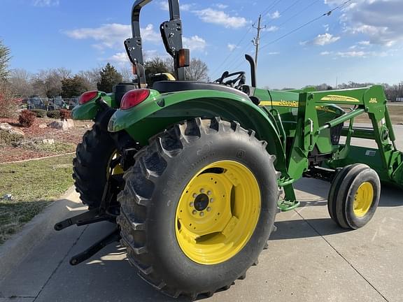 Image of John Deere 5425 equipment image 2