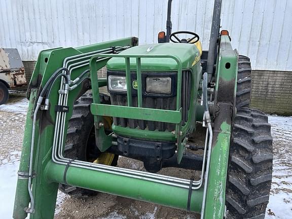 Image of John Deere 5525 equipment image 2