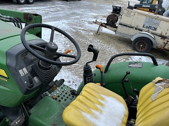 Image of John Deere 5525 equipment image 1