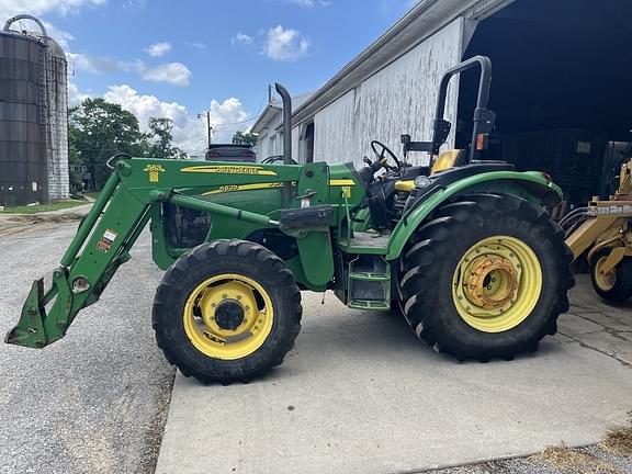 Image of John Deere 5625 equipment image 1