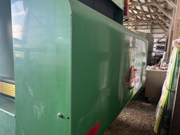Image of John Deere 568 equipment image 3