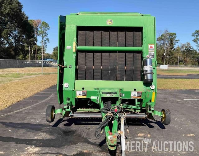 Image of John Deere 568 equipment image 1