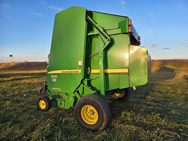 Image of John Deere 568 equipment image 1