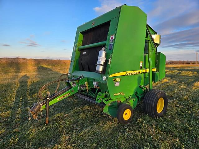 Image of John Deere 568 equipment image 3