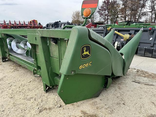 Image of John Deere 606C equipment image 3