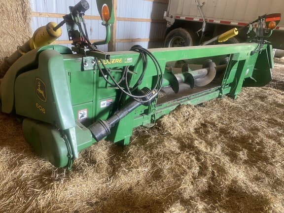 Image of John Deere 606C equipment image 3