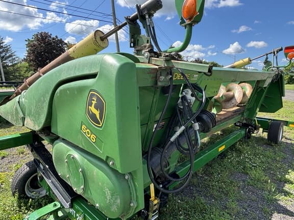 Image of John Deere 606C equipment image 3