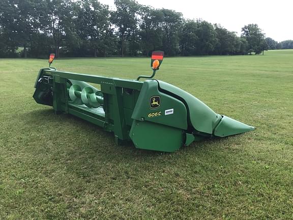 Image of John Deere 606C equipment image 4
