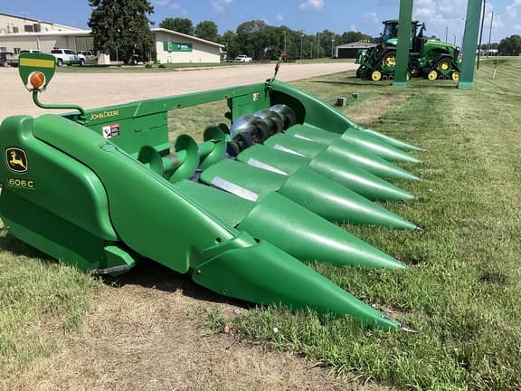 Image of John Deere 606C equipment image 2