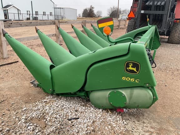 Image of John Deere 606C equipment image 4