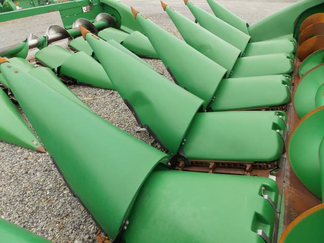 Image of John Deere 606C equipment image 3