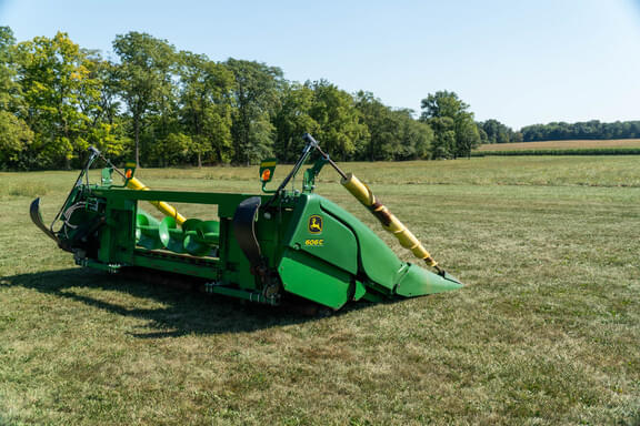 Image of John Deere 606C equipment image 4