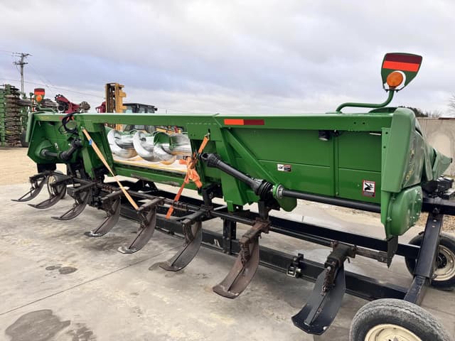 Image of John Deere 608C equipment image 2