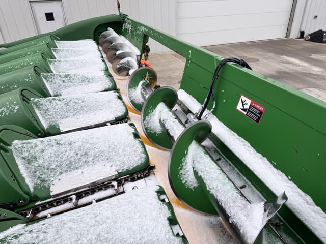 Image of John Deere 608C equipment image 4