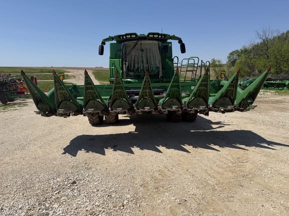 2008 John Deere 608C Equipment Image0