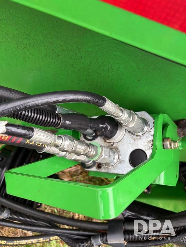 Image of John Deere 608C equipment image 4