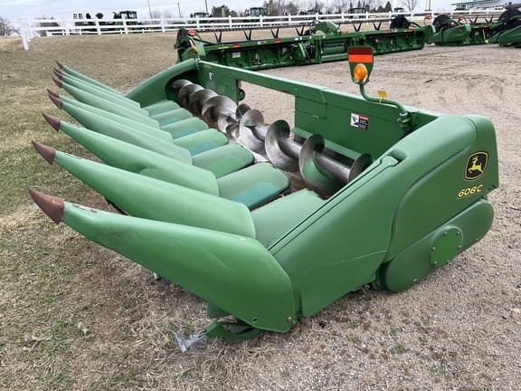 Image of John Deere 608C equipment image 2