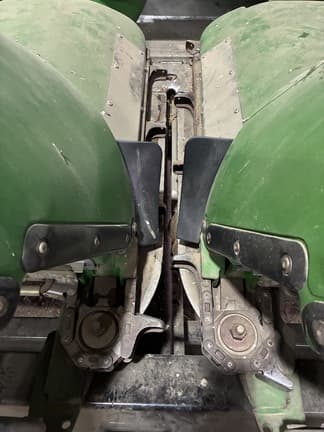 Image of John Deere 608C equipment image 4