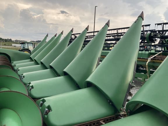Image of John Deere 608C equipment image 3
