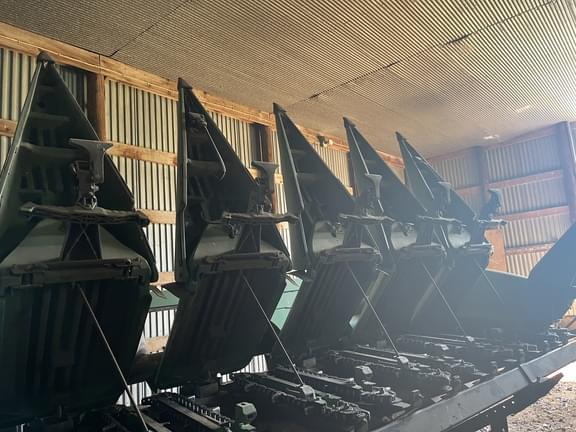 Image of John Deere 608C equipment image 2