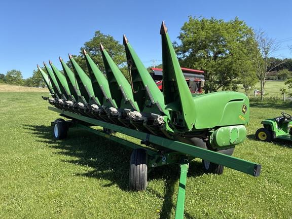 2008 John Deere 608C Equipment Image0