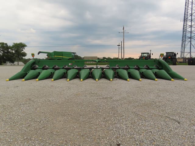 Image of John Deere 612C equipment image 2