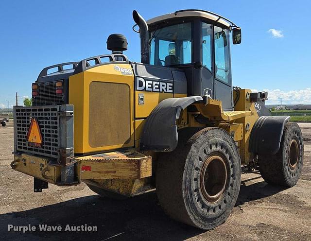 Image of John Deere 624J equipment image 4