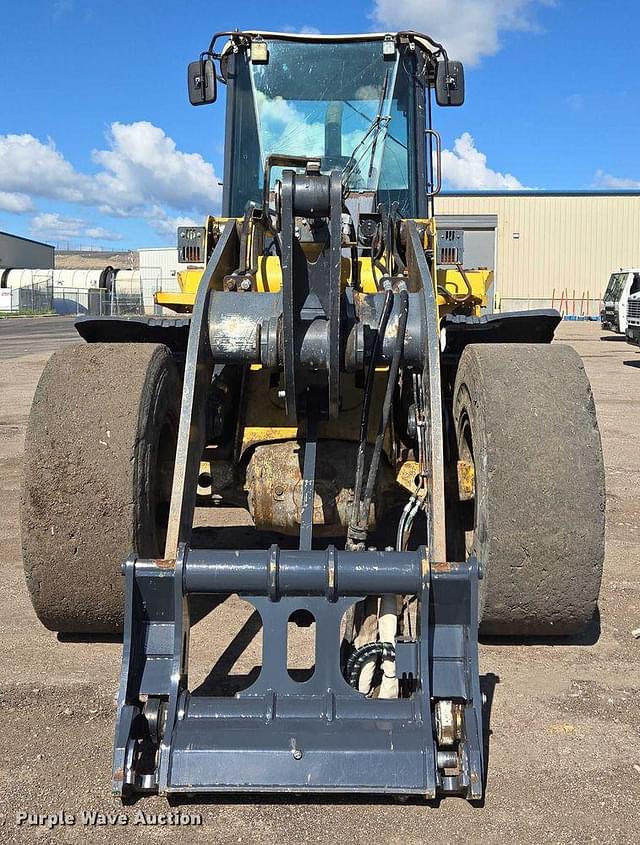 Image of John Deere 624J equipment image 1