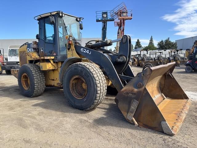 Image of John Deere 624J equipment image 1