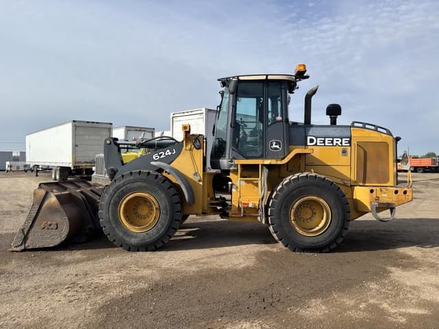 Image of John Deere 624J equipment image 4