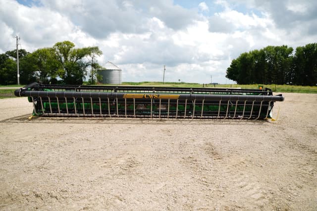 Image of John Deere 630F equipment image 4