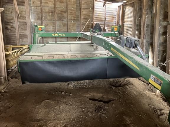 Image of John Deere 635 equipment image 1