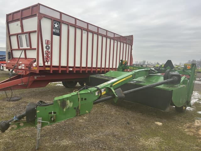 Image of John Deere 635 equipment image 1