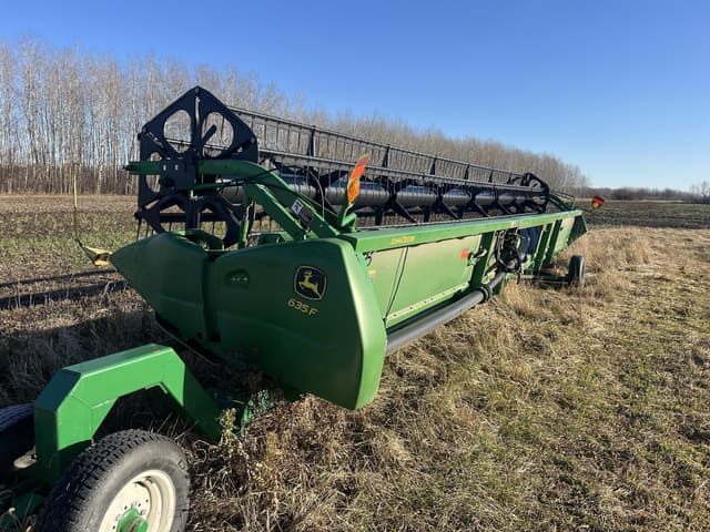 Image of John Deere 635F equipment image 2
