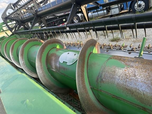 Image of John Deere 635F equipment image 4