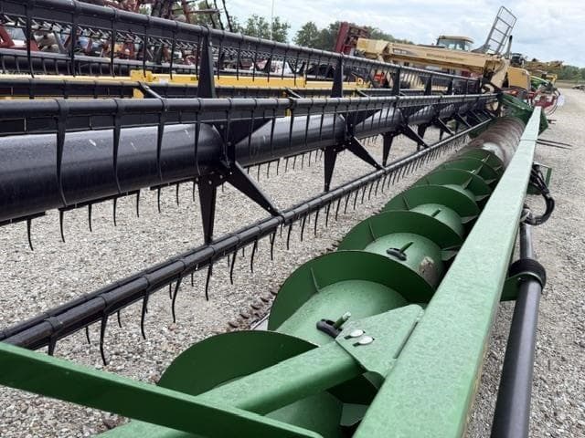 Image of John Deere 635F equipment image 3
