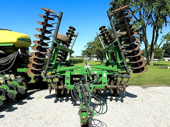 Image of John Deere 637 equipment image 1