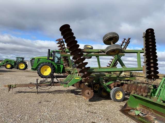 Image of John Deere 637 equipment image 1