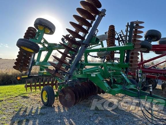 Image of John Deere 637 equipment image 1