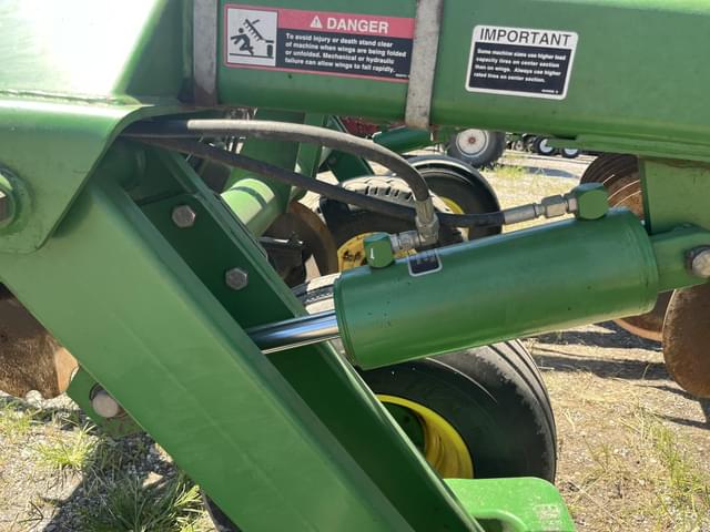 Image of John Deere 637 equipment image 4