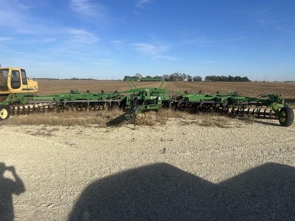 Image of John Deere 637 equipment image 1