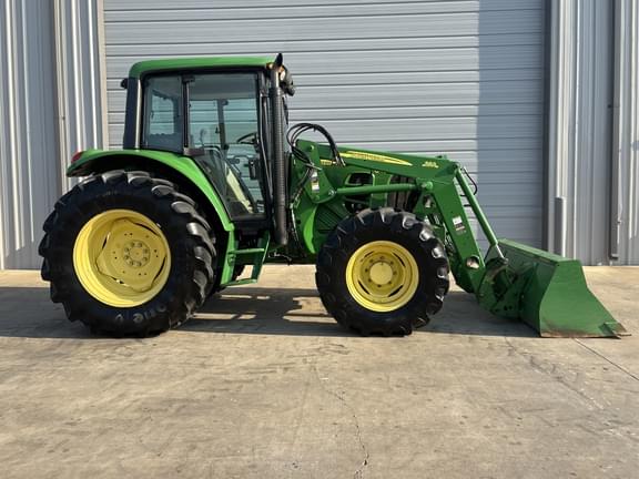 Image of John Deere 6430 equipment image 2