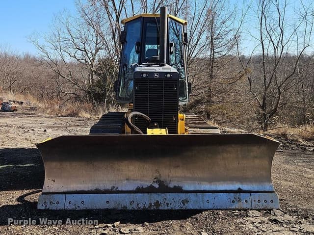 Image of John Deere 650J XLT equipment image 1