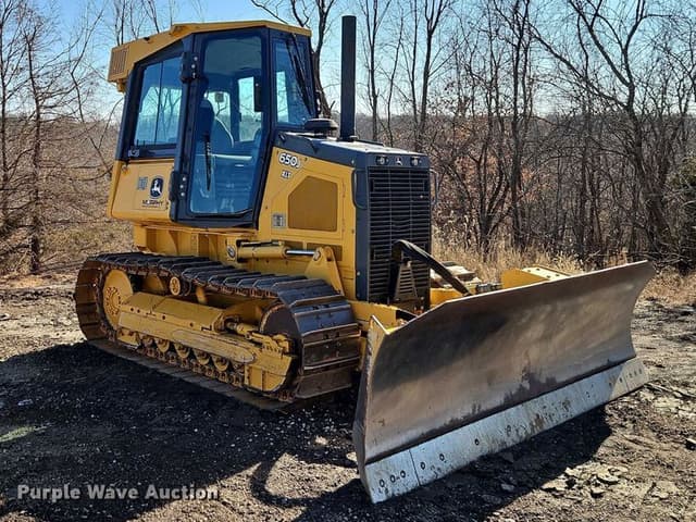 Image of John Deere 650J XLT equipment image 2