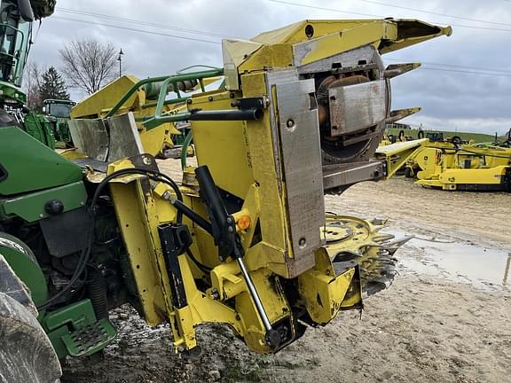 Image of John Deere 686 equipment image 4